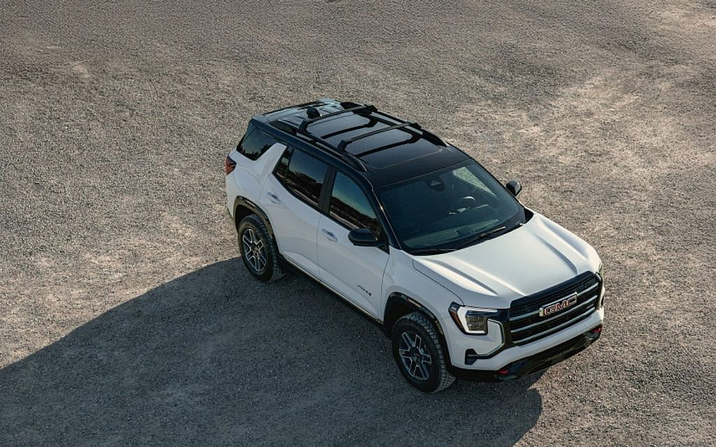 سيارة جمس بيضاء