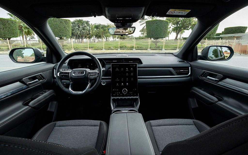 سيارة جمس من الداخل