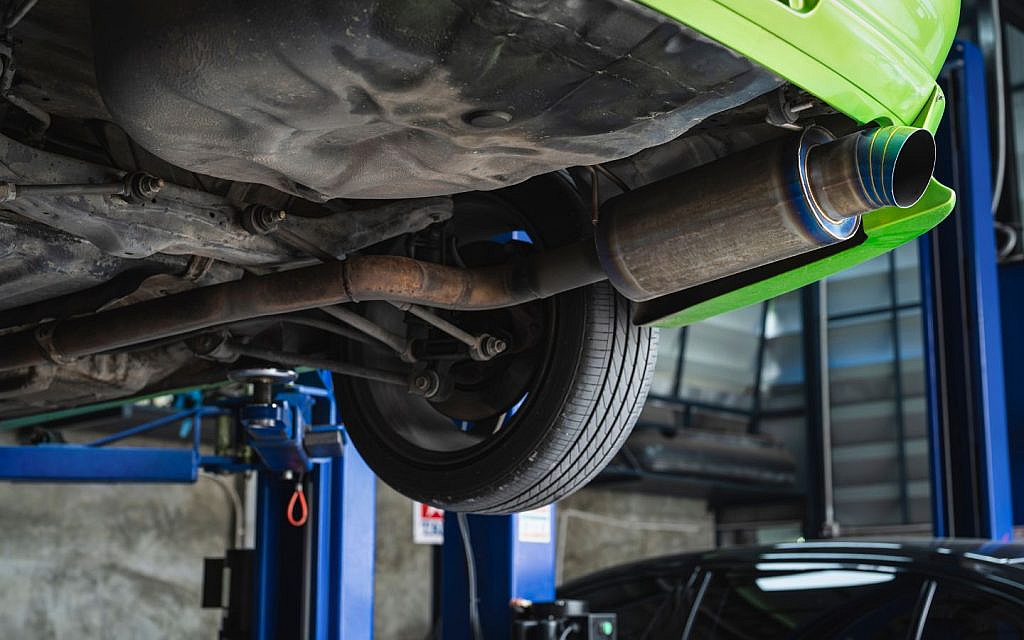 Understand the straight pipe pros and cons before modifying your vehicle’s exhaust system