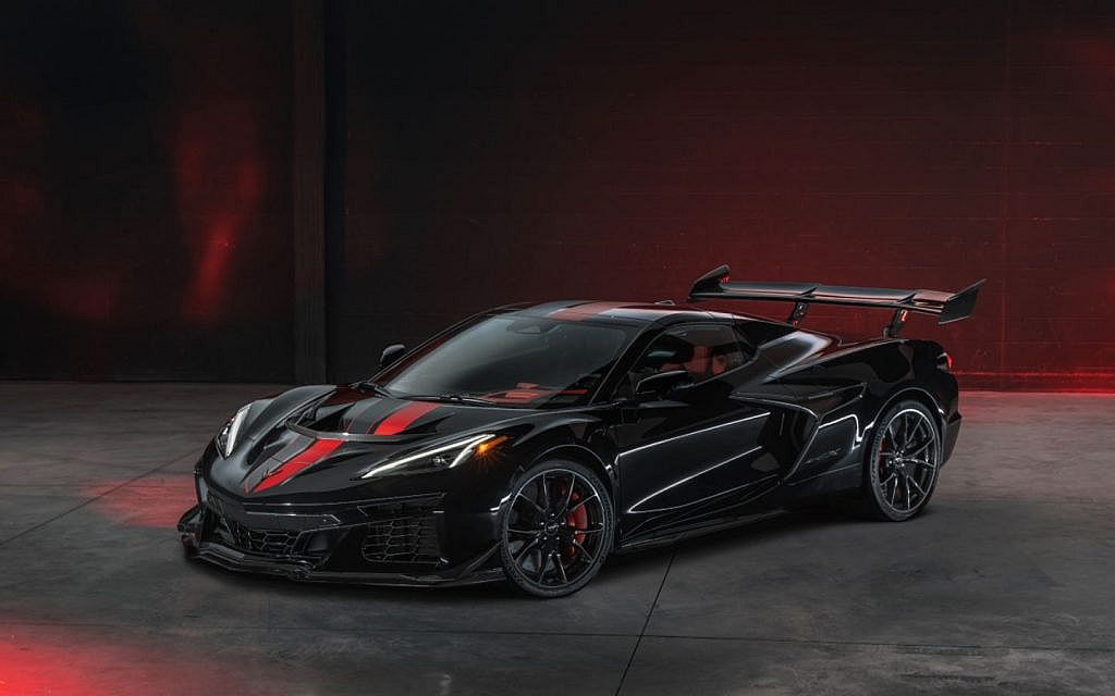 سيارة كورفيت ZR1X سوداء