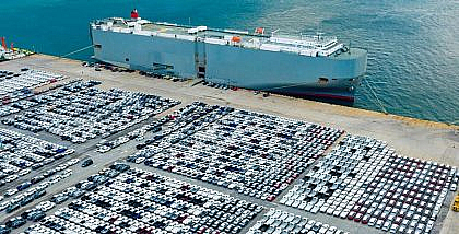 تصدير سيارة من الإمارات إلى الكويت