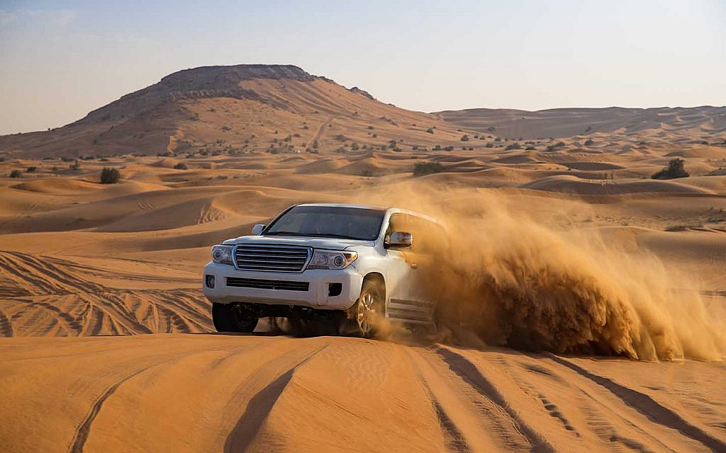 A car fluids check for hot climates prevents engine trouble