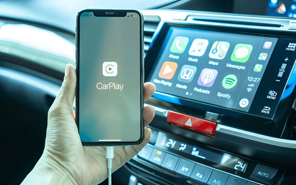 Driver connecting Apple CarPlay through Siri