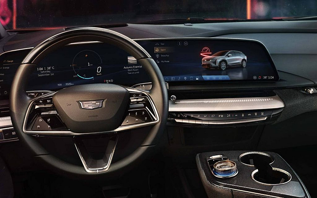 كاديلاك OPTIQ 2025 من الداخل 