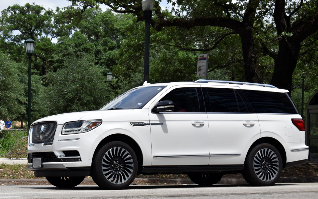 Lincoln Navigator luxury SUV history