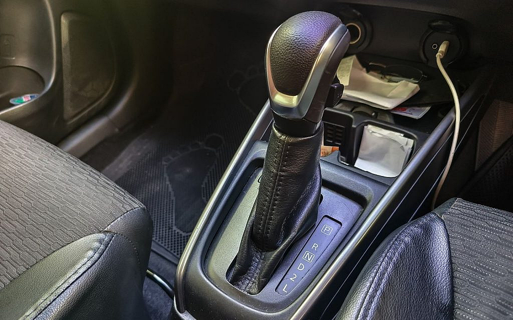 In ‘L’ mode, your car stays in low gears for extra power and control.
