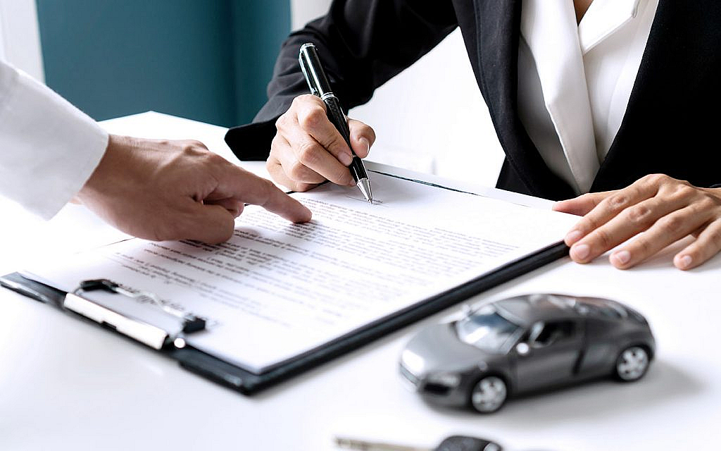 Buy daily car rental insurance in Dubai for short trips