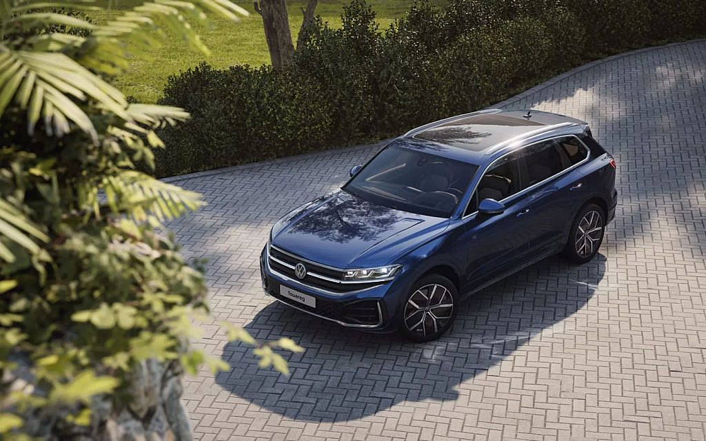 The 2025 Touareg continues to serve as Volkswagen’s flagship SUV in the UAE