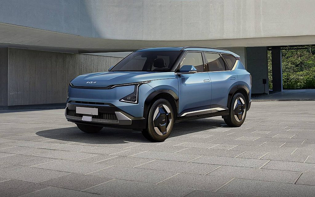 learning about the Kia EV5 specs UAE and its experience