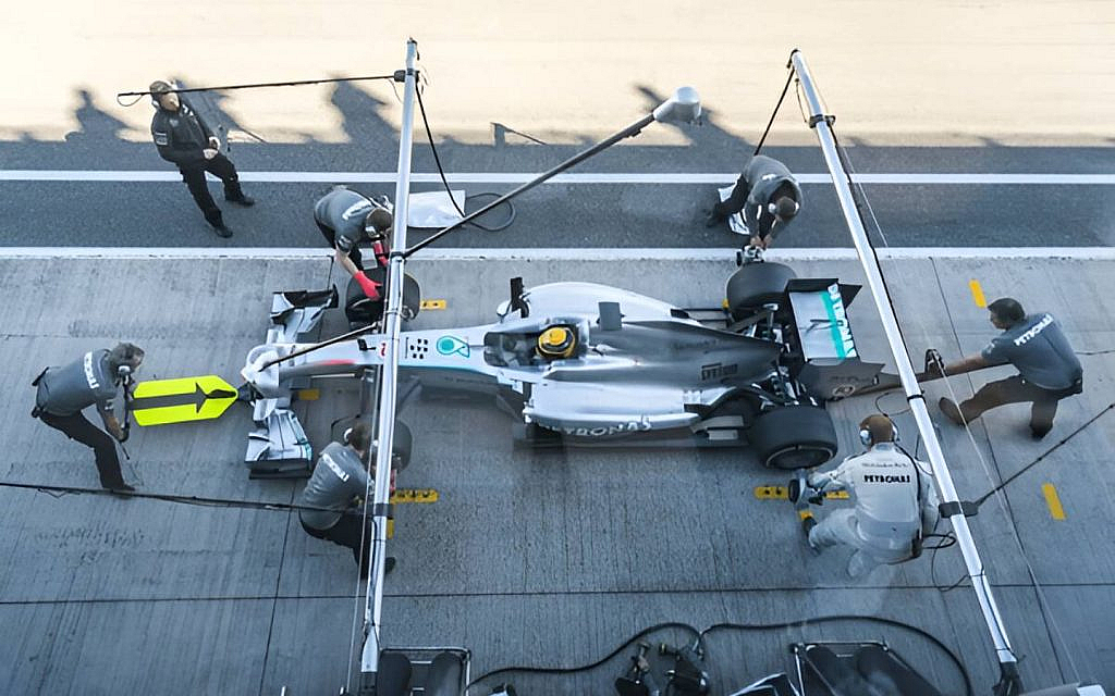 pit stops now are using modern techonology to cut down time