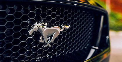 شعار فورد موستانج