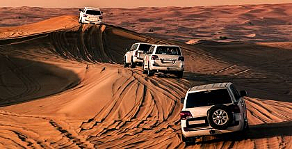 سيارات على كثبان رملية