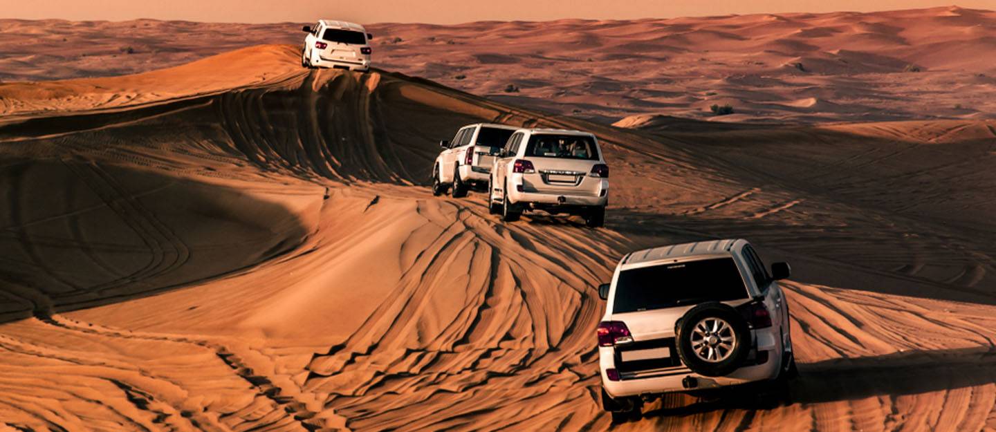 سيارات على كثبان رملية