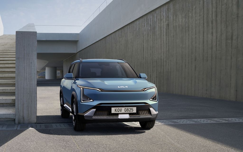 سيارة كيا EV5 إصدار 2025 من الأمام