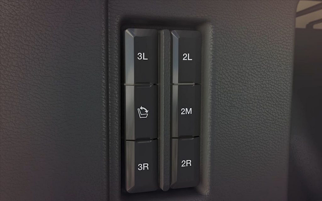 Second-row and third-row folding seats in ford