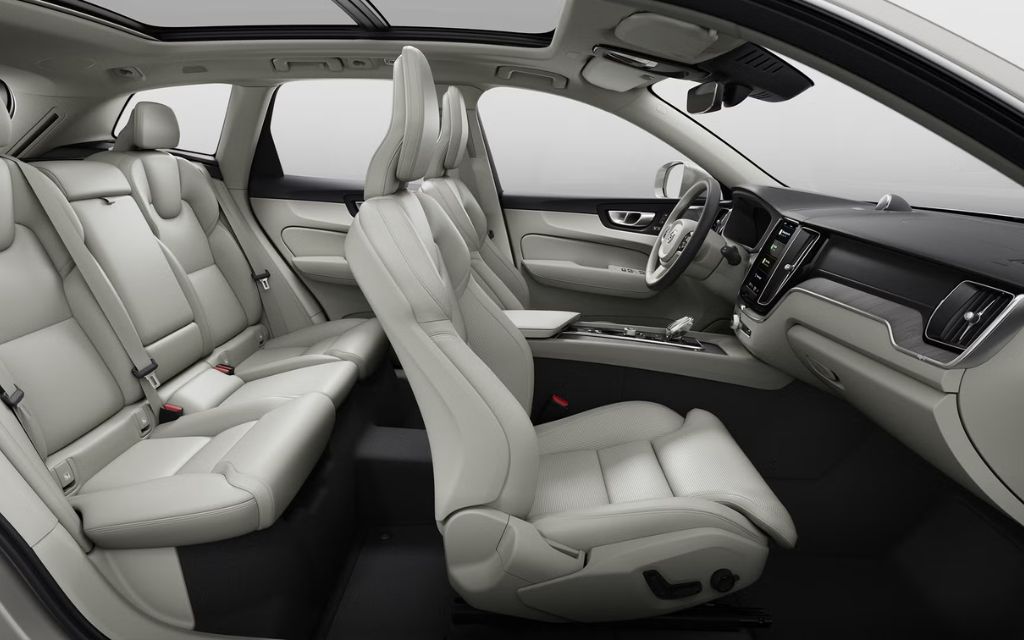 سيارة فولفو XC60 إصدار 2025 من الداخل