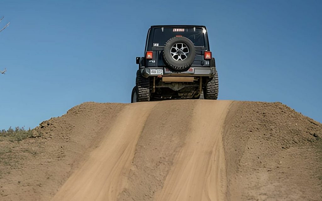 Both manual and automatic cars have specific methods for safe downhill driving