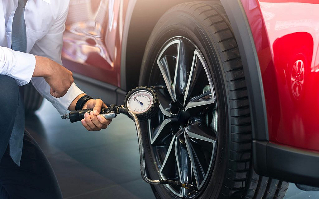 home car diagnostic tool like tyre pressure guage