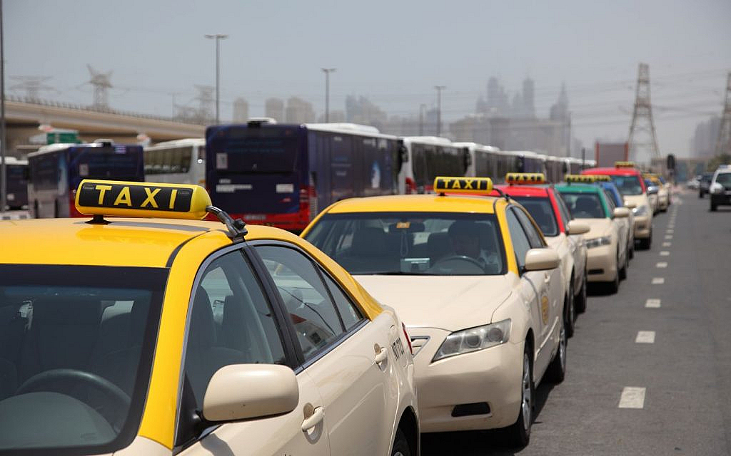 Dubai Airport smart travel tips student season