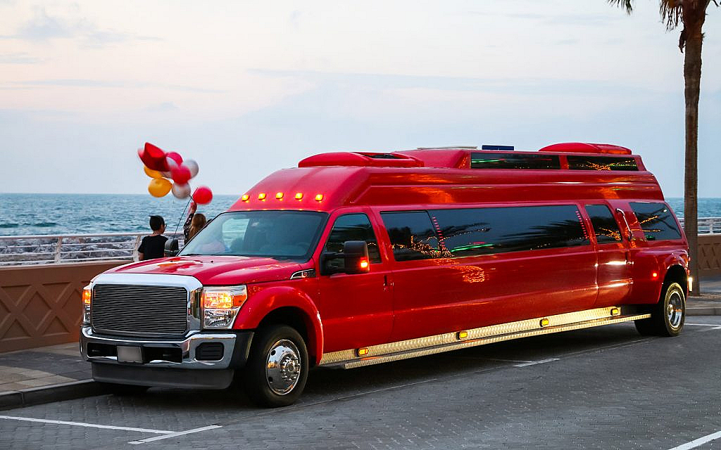 wedding car hire in the UAE companies provide a wide range of options