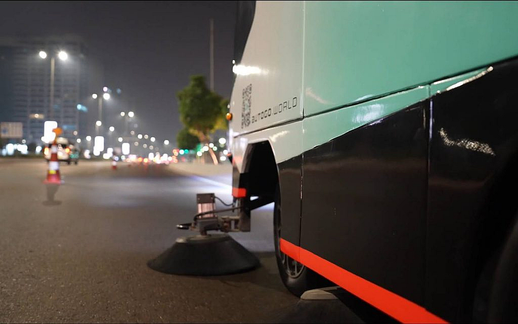 autonomous cleaning vehicles in abu dhabi have been launched in Abu Dhabi Corniche