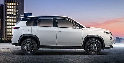 سيارة تويوتا أوربان كروزر 2026 بيضاء