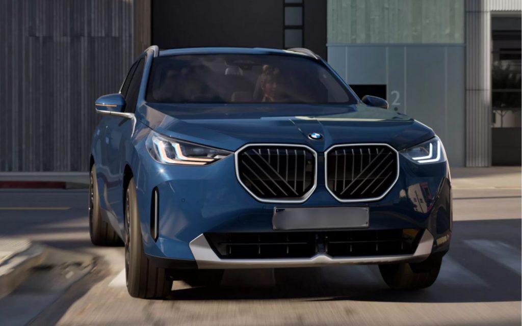 The X3 Plug-in Hybrid delivers performance, practicality, and sustainable driving in one package. 