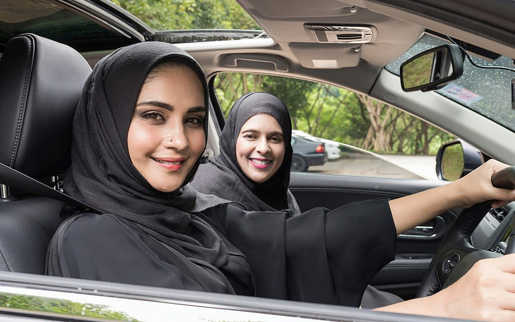 The trend of women behind the wheel UAE mobility empowerment