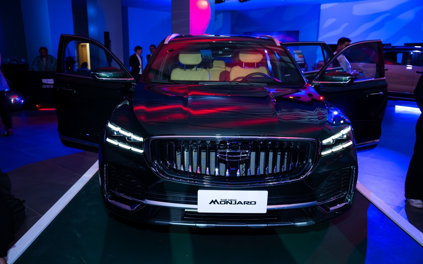 سيارة جيلي مانجارو في المعرض