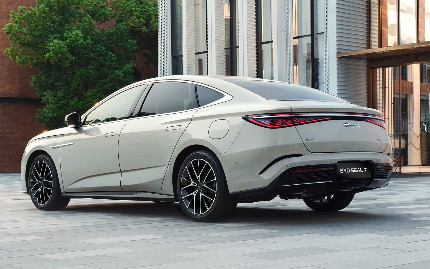 سيارة بي واي دي سيل 7 إصدار 2026 من الخارج