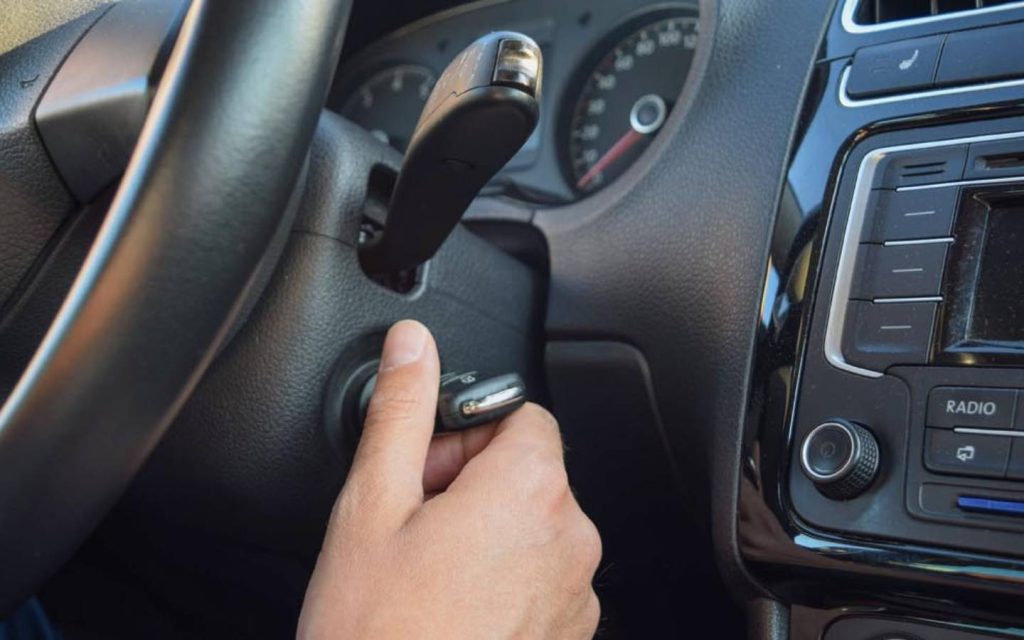 steps to inspect your car after starting with no engine oil UAE