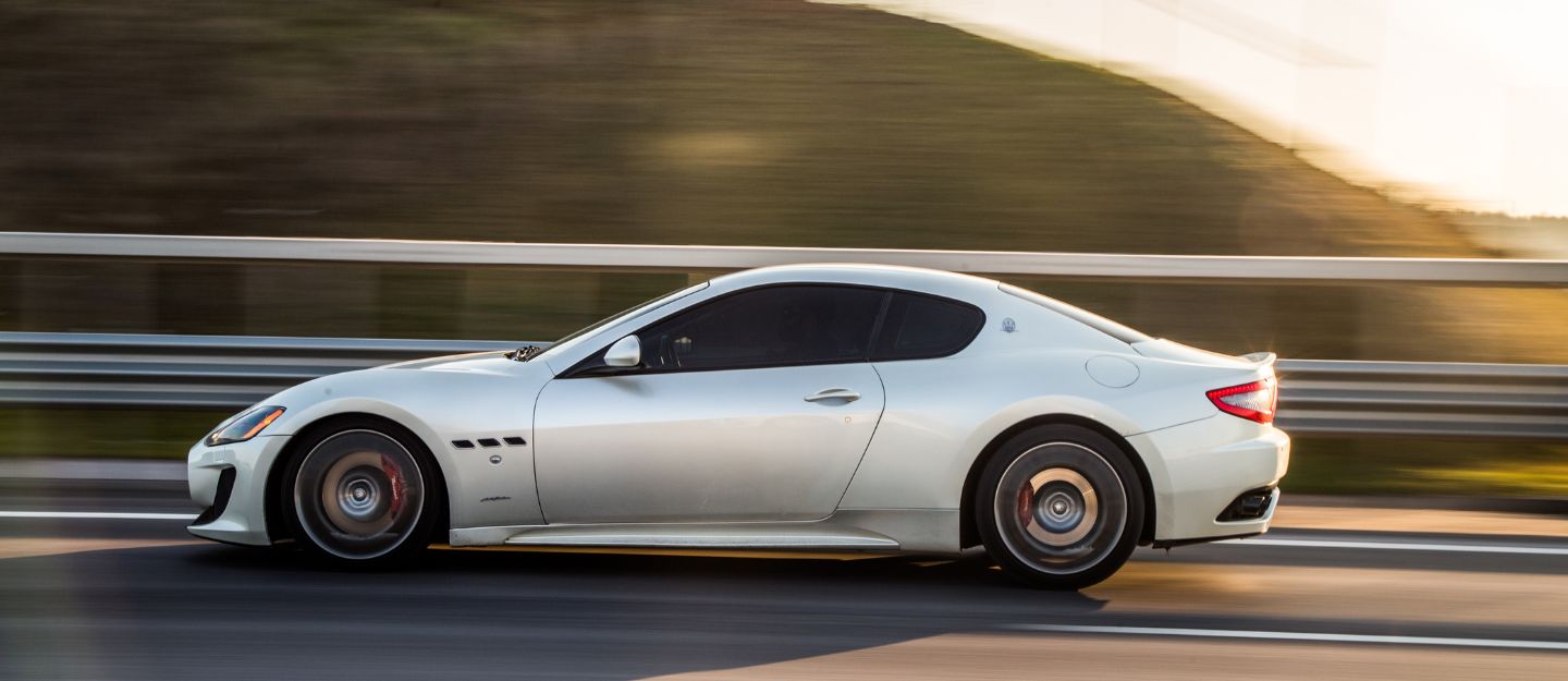 sports car characteristics