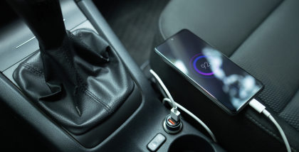 dos and donts of charging a phone in your car