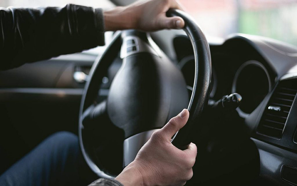 Tactical steering is how to avoid rear-end collisions in emergency braking