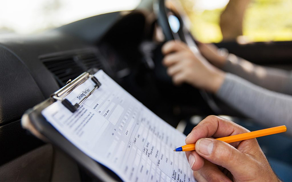 Residents can find several Sharjah eye test centres for driving licence