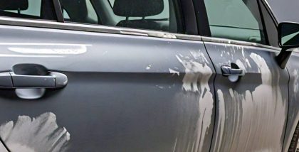 إزالة بقع الأسمنت من السيارة