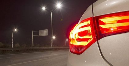 سيارة من الخلف