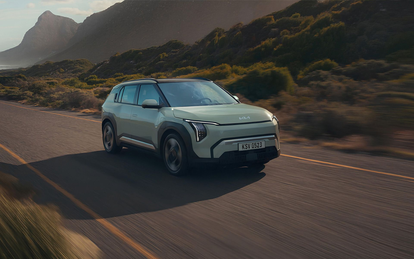 سيارة كيا EV3 2026 على الطريق
