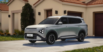 سيارة كيا كارينز 2026