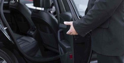 Reasons to hire a chauffeur service in the UAE