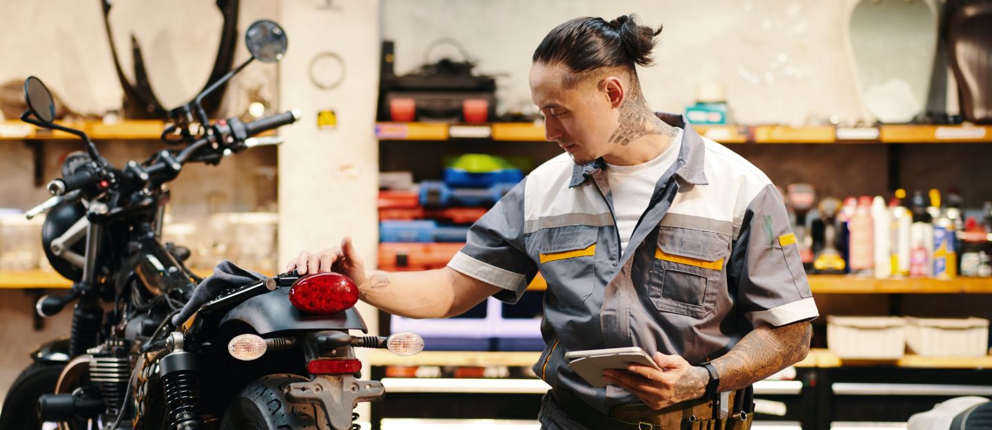There are many motorcycle workshops in Dubai