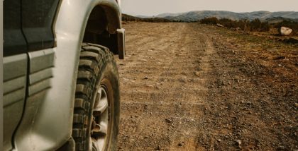 فحص سيارات الدفع الرباعي عن أضرار الطرق الوعرة في الإمارات