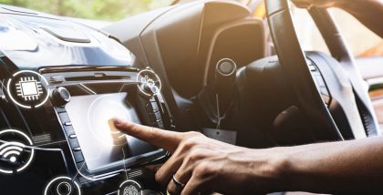 شاشة لمس في السيارة