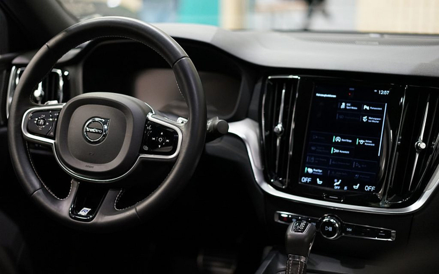 عجلة قيادة لسيارة فولفو من الداخل