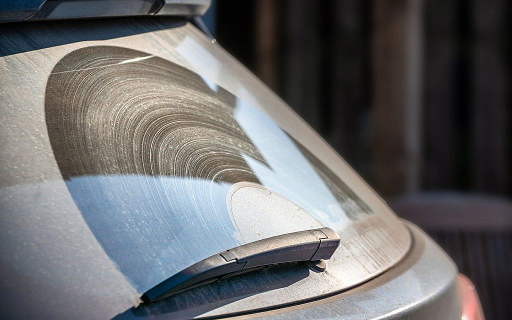 avoid streaks while cleaing automotive glass