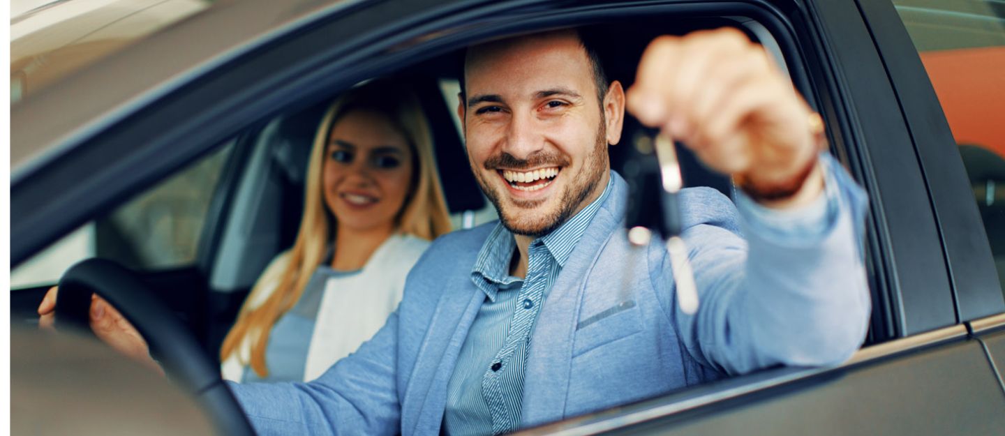 a person has got a keys for rented car in the uae